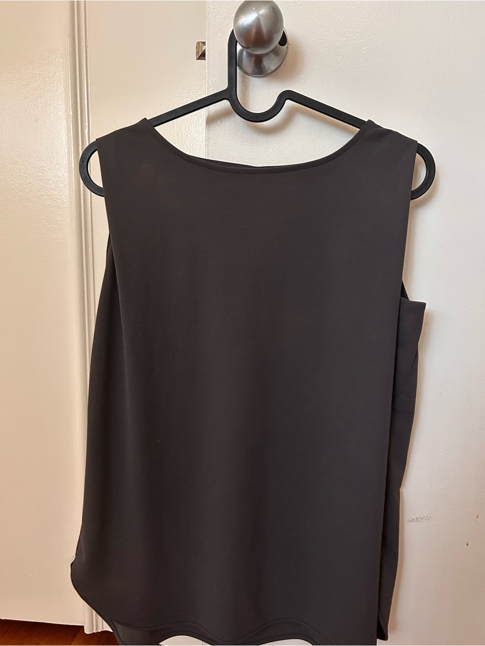 Uniqlo Sleeveless Lightweight Blouse [XS | Dark Grey]